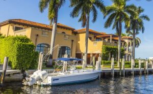 A Guide to Luxury Waterfront Homes