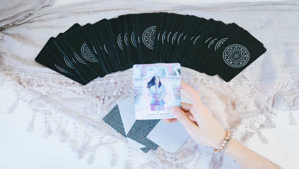 What is Lotus Tarot, and how to read it for free