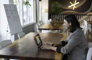 HOW TO CHOOSE ONLINE TRAININGS