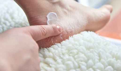 How to Remove Thick Dead Skin From Feet At Home