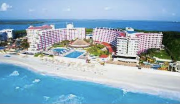 What Are The Best Spring Break Resorts In Cancun?