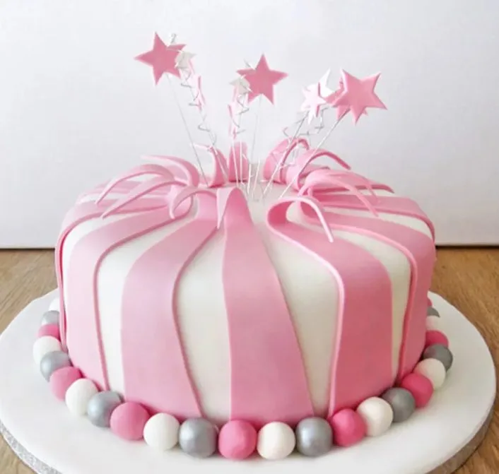 Top 10 Enticing Cakes To Make Your Girlfriend’s Birthday Blissful
